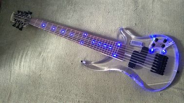 China. Guitarra de bajo de 7 cuerdas Edición limitada Cuerpo acrílico transparente Incrustación de tablero de rosas lámpara LED azul Guitarra de bajo eléctrica proveedor