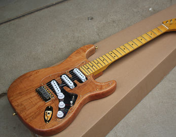 China. Guitarra eléctrica personalizada de color de madera natural con pickup de SSS, pickguard acrílico, cuello con cuello proveedor