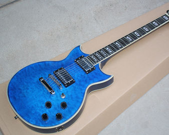 China. Guitarra eléctrica personalizada de cuerpo azul con chapa de arce, hardware cromado, cuerpo y cuello blanco. proveedor