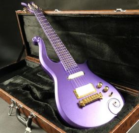 China. Calidad sh cubierto pick-up príncipe púrpura colocado en el cuello pintado príncipe fretbard guitarra eléctrica guitarra proveedor