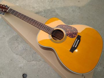 China. Color amarillo personalizado 28 estilo guitarra acústica clásica,Sólido Spruce superior, de alta calidad OM cuerpo guitarra acústica proveedor
