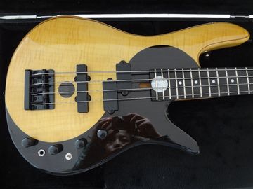 China. 4 cuerdas de bajo Fodera bajo personalizado Alder con el cuerpo de diseño Taiji logotipo de incrustación MOP proveedor