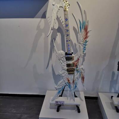 China. Guitarra eléctrica Angel tallada a mano personalizada en color blanco con luz LED, SOLO UNA EN STOCK proveedor