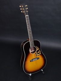 China. Guitarra de fábrica de personalización Guitarra acústica Vintage Top AAA Sitka Cuerpo de guitarra de abeto sólido con pastillas Fishman proveedor