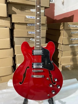 China. Modelo de guitarra eléctrica jazz de estilo semi hueco personalizado ES 335 en color rojo transparente proveedor