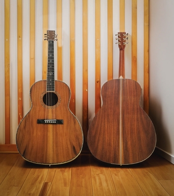 Guitarra hecha a mano con cola de paloma OOO Guitarra acústica sólida KOA Reverso proveedor