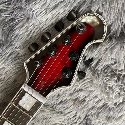 Ernie Ball Música personalizada Hombre de la armada con acabado brillante Flameado Guitarra eléctrica de arce proveedor