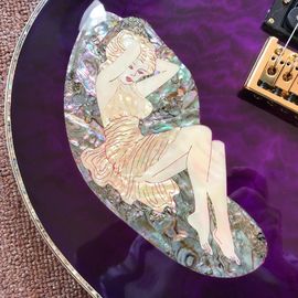 Guitarra eléctrica púrpura de diseño nuevo, con cáscara de mujer hermosa en el cuerpo, guitarras de 6 cuerdas, guitarra de alta calidad proveedor