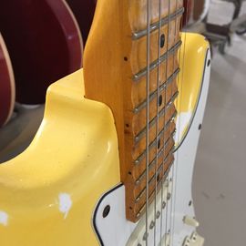 Guitarra eléctrica clásica, de mano. proveedor