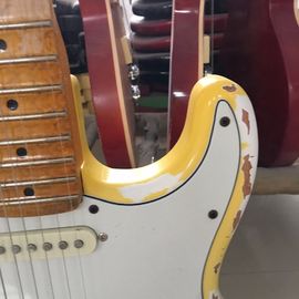 Guitarra eléctrica clásica, de mano. proveedor