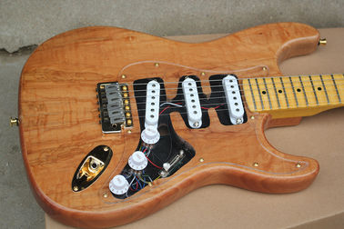 Guitarra eléctrica personalizada de color de madera natural con pickup de SSS, pickguard acrílico, cuello con cuello proveedor