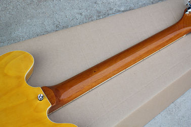 Guitarra eléctrica de cuerpo semi hueco amarillo personalizado con chapa de arce de fuego, tablero de fretwood de madera de rosa proveedor