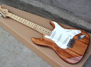 Guitarra eléctrica de madera natural Mahagany cuerpo con SSS Pickup, White Pickguard, Maple Fingerboard proveedor