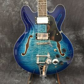 Concha semi hueca Archtop guitarra acolchada trans-azul con Bigsby proveedor