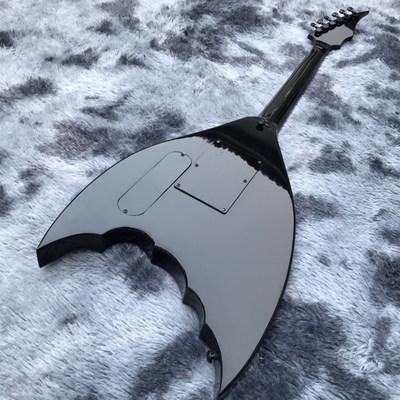 Bat negro personalizado con 6 cuerdas tremolo puente guitarra eléctrica cuerpo de caoba hardware negro proveedor