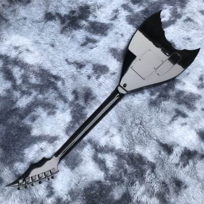 Bat negro personalizado con 6 cuerdas tremolo puente guitarra eléctrica cuerpo de caoba hardware negro proveedor