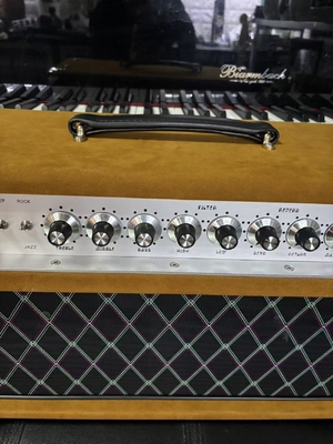 2024 HOT!!! Dumble #002 Versión Clone SSS20-Coro de Acero Cantante SSS Tubo Amp Head 20Watt en Suede Marrón con Botones Originales proveedor