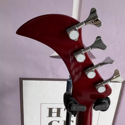 Guitarra de bajo eléctrica de 4 cuerdas personalizada con forma irregular de cuerpo especial en color rojo metálico Cuello de arce proveedor