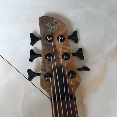 Personalizado 6 cuerdas natural Ash Burl Spalted Maple Top Cuello a través del cuerpo Guitarra de bajo eléctrica Negro Hardware importado, acepta bajo OEM proveedor