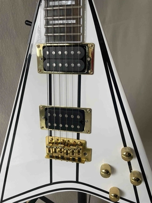 Guitarra eléctrica de forma V blanca Cuerpo sólido HH Pickup Hardware de oro proveedor