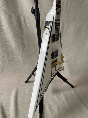 Guitarra eléctrica de forma V blanca Cuerpo sólido HH Pickup Hardware de oro proveedor