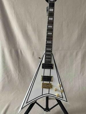 Guitarra eléctrica de forma V blanca Cuerpo sólido HH Pickup Hardware de oro proveedor