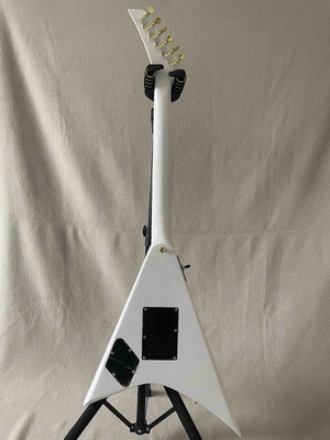 Guitarra eléctrica de forma V blanca Cuerpo sólido HH Pickup Hardware de oro proveedor