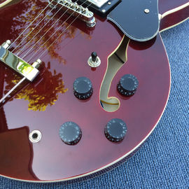 Guitarra eléctrica de jazz de cuerpo hueco de alta calidad, agujeros de doble F vino Cuerpo rojo y guitarra eléctrica trasera proveedor