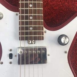 Guitarra eléctrica en rojo proveedor