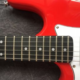 Guitarra eléctrica de metal rojo de espalda ST, se puede modificar de acuerdo con los requisitos de personalización proveedor