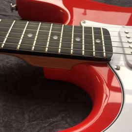 Guitarra eléctrica de metal rojo de espalda ST, se puede modificar de acuerdo con los requisitos de personalización proveedor