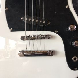 Guitarra de arce Fingerboard Vintage blanco Yngwie Malmsteen Guitarra eléctrica con cabeza grande ST proveedor