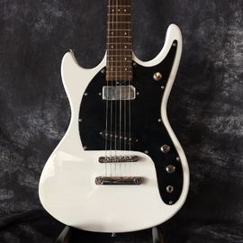 Guitarra de arce Fingerboard Vintage blanco Yngwie Malmsteen Guitarra eléctrica con cabeza grande ST proveedor