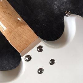 Guitarra de arce Fingerboard Vintage blanco Yngwie Malmsteen Guitarra eléctrica con cabeza grande ST proveedor