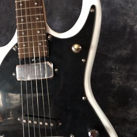 Guitarra de arce Fingerboard Vintage blanco Yngwie Malmsteen Guitarra eléctrica con cabeza grande ST proveedor