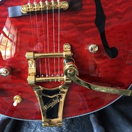 Grand Tremolo transparente rojo y dorado, entrega gratuita, fotografía real de 333 jazz, guitarra eléctrica vieja, tope de arce. proveedor