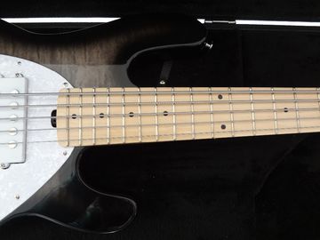 Guitarra de bajo de 5 cuerdas Erine Ball Sting Ray 5 cuerpo de arce gris acolchado cuello de arce y tabla proveedor