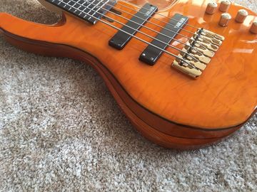 Guitarra baja de 6 cuerdas JP2 cuerpo de arce acolchado amarillo atrás y delante Recogidas activas Puentes dorados y sintonizador Alder con ebo proveedor