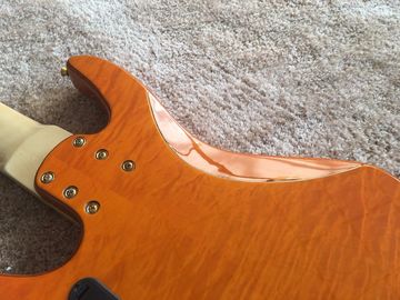 Guitarra baja de 6 cuerdas JP2 cuerpo de arce acolchado amarillo atrás y delante Recogidas activas Puentes dorados y sintonizador Alder con ebo proveedor