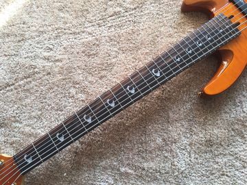 Guitarra baja de 6 cuerdas JP2 cuerpo de arce acolchado amarillo atrás y delante Recogidas activas Puentes dorados y sintonizador Alder con ebo proveedor
