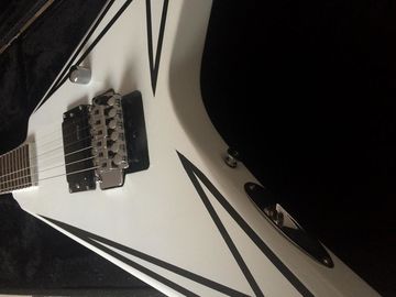 6 cuerdas LTD volante V modelo de guitarra eléctrica floyd puente de rosa de madera de rosa guitarra personalizada proveedor