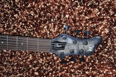 Mayones guitarra de bajo personalizada 6 cuerdas guitarra de bajo eléctrica Cuello a través del cuerpo Alder con arce en llamas Recogidas activas proveedor