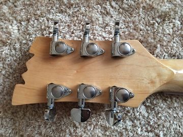 Guitarra personalizada de color blanco con el logotipo de Mosrite, cuerpo invertido de 6 cuerdas, guitarra eléctrica de fábrica, suministro directo. proveedor