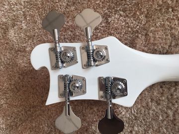 Guitarra bajo de 4 cuerdas en cuello con incrustación de tiburón en madera de rosa negro ABS de unión en cuello RIC 4003 proveedor