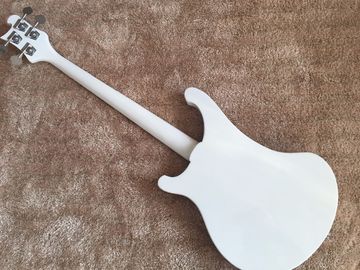 Guitarra bajo de 4 cuerdas en cuello con incrustación de tiburón en madera de rosa negro ABS de unión en cuello RIC 4003 proveedor