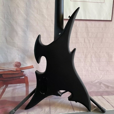 Forma especial personalizada 4 cuerdas Bajo eléctrico Guitarra de Bajo Cuerpo de madera con acabado mate proveedor