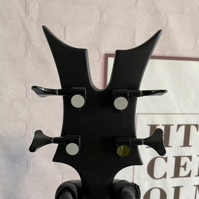 Forma especial personalizada 4 cuerdas Bajo eléctrico Guitarra de Bajo Cuerpo de madera con acabado mate proveedor