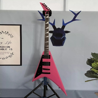 Esquerda Rosa Cola de golondrina V Cuerpo sólido Guitarra eléctrica Abierta 22 Fret proveedor