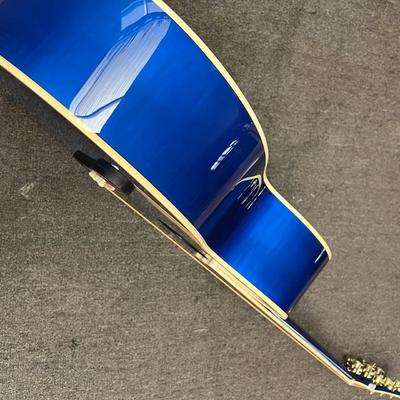 Guitar acústica jumbo de 43 pulgadas con tapa trasera de arce flameado personalizado, incrustaciones de abulón y acabado azul sunburst proveedor