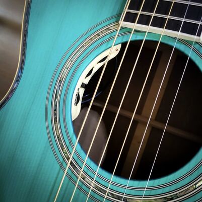 Guitarra acústica personalizada O28 Parlor con parte trasera de palisandro macizo con tuerca de 45 mm de ancho, guitarra O pequeña con acabado en azul satinado proveedor